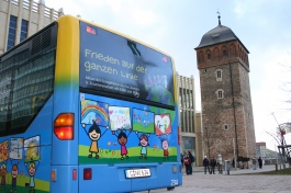 2010 Friedensbus Übergabe 