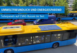 Solarpanelen installiert auf dem Dach eines Busses